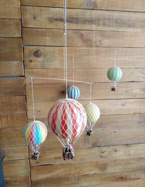 Movíl de 5 globos aerostáticos pequeños