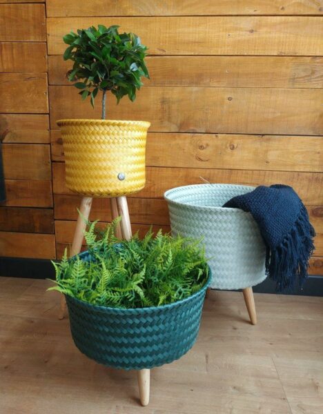 Cache pot/ porte revue en plastique recyclé