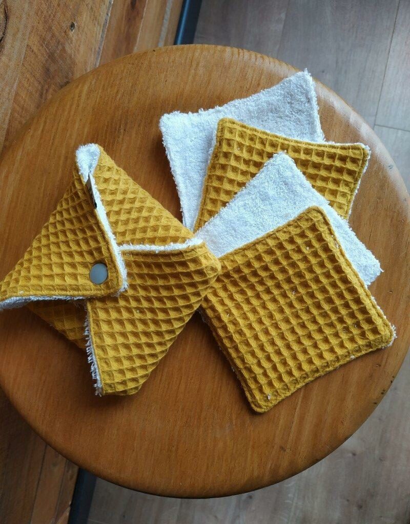 Jeu de 4 lingettes avec Porte Savon de Voyage
