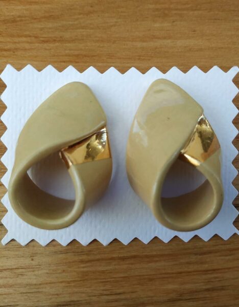 Handcrafted ceramic earings: Knot model - Imagen 3