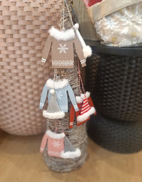 Wooden Pendant Jersey, Skates + Hat