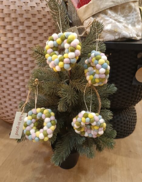 Couronne Artisanale en Feutre à Suspendre - Noël