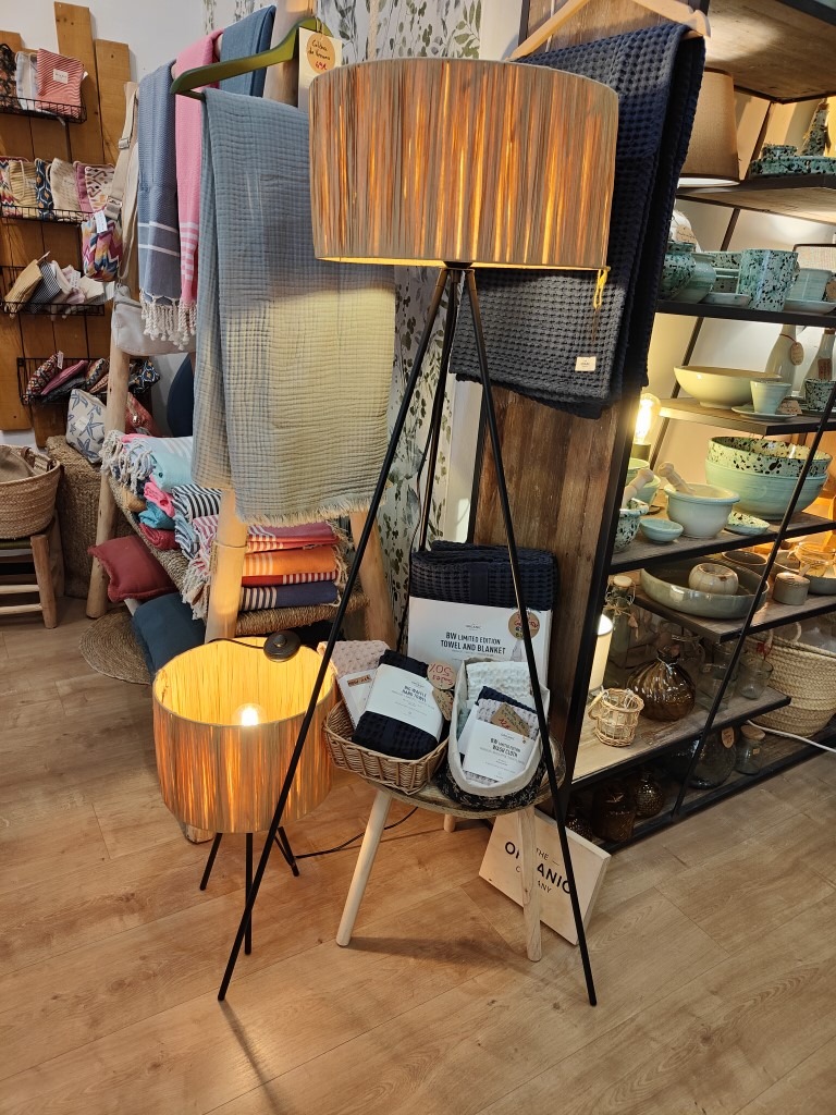Floor Lamp - Metal + Raffia